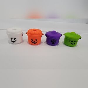 4 rubber pumpkin with face and handle straw decoration